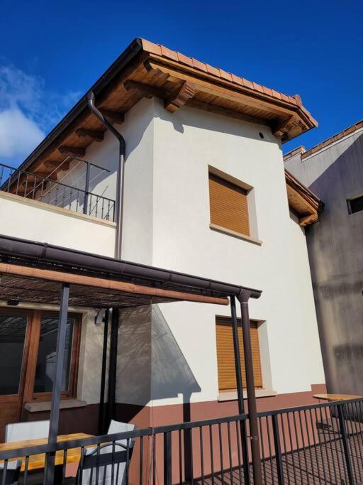 Casa Julio, Bonita Casa Comoda Y Espaciosa, Totalmente Reformada Con Terraza Y Jardin Privado Riezu Kültér fotó